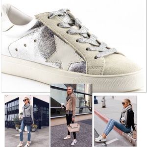 ⭐️Star Sneaks! ⭐️